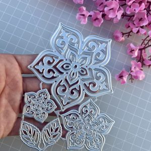 FLOR LUXO VAZADA COM FOLHAS
